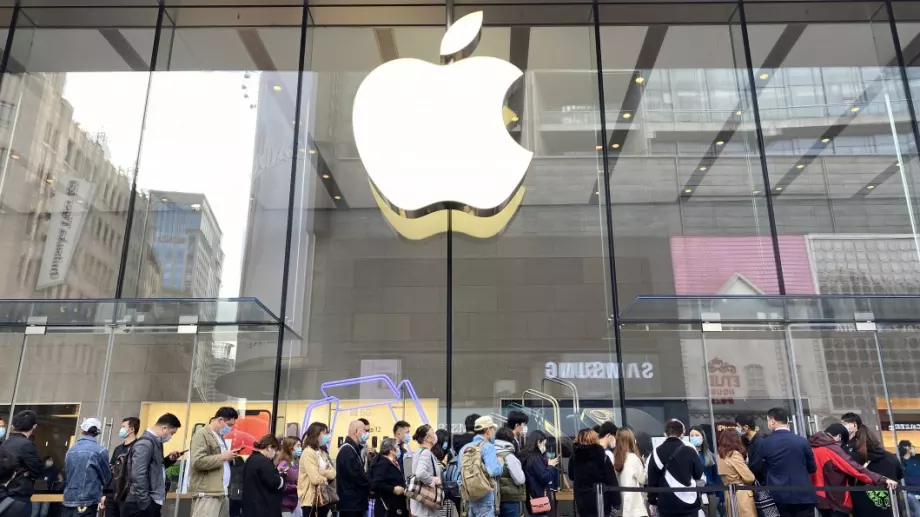 Тежката икономическа криза удари трите гиганта Apple, Alphabet и Amazon 