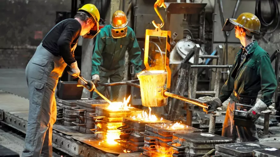 Отчетоха годишен спад на промишленото производство за четвърти пореден месец