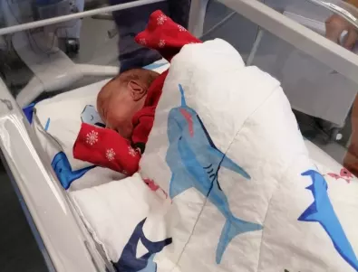 В Пловдив изписват бебе, родено 570 грама 