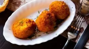 Картофени кюфтета с извара 