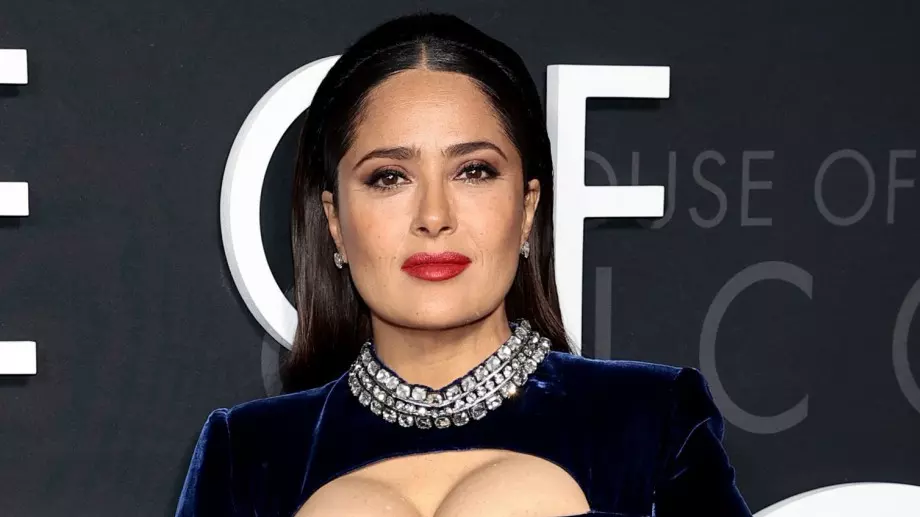 Ето я Салма Хайек на 55 и без грим (СНИМКИ)