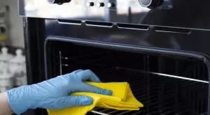 Най-лесният начин за почистване на фурна за секунди е ето ТОЗИ!