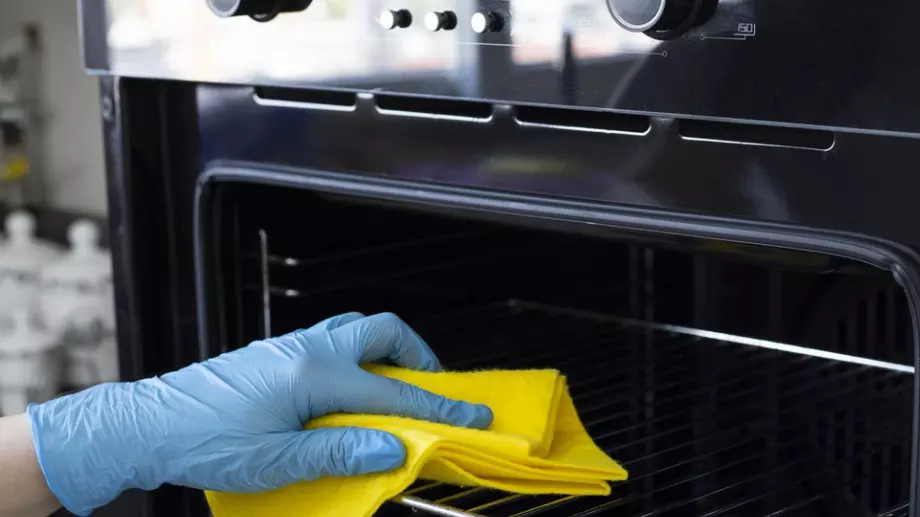 Най-лесният начин за почистване на фурна за секунди е ето ТОЗИ!