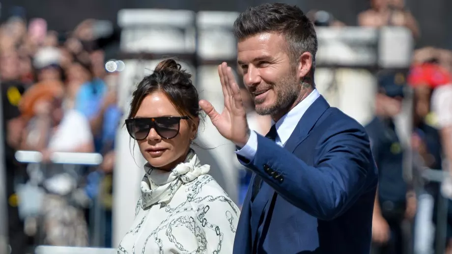 Виктория Бекъм се подигра на съпруга си (ВИДЕО)