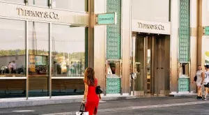 Tiffany&Co. отвори емблематичния магазин в Ню Йорк след 3 години ремонт (ВИДЕО)