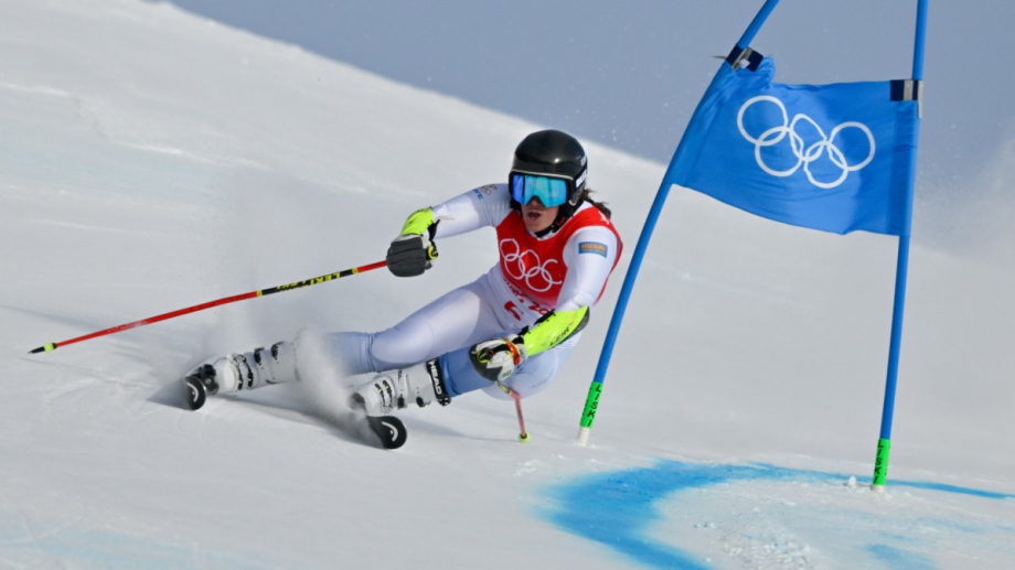 Представителката на България в алпийските ски на Ева Вукадинова завърши