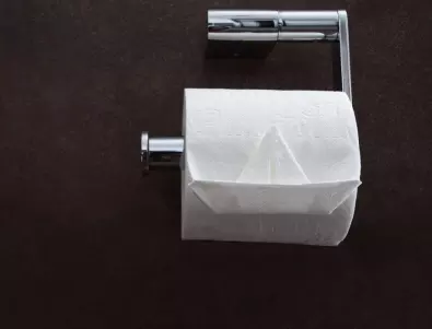 Поръчка за тоалетни в Шумен се сдоби с етикети 