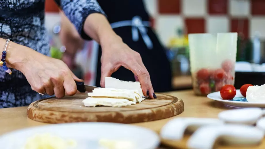 Ето как да си приготвите сами домашно сирене