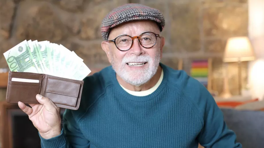 Пенсията скача с 12% от 1 юли, според проектобюджета на ДОО 