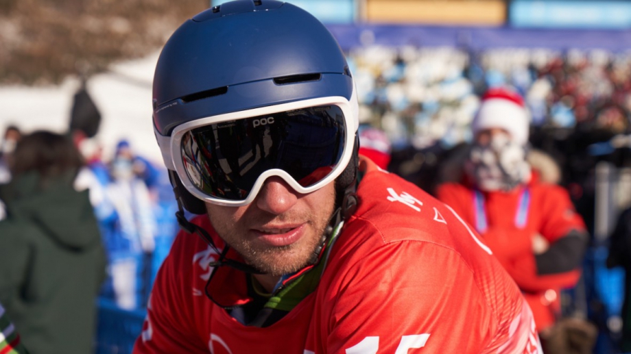 Най-добрият български сноубордист се завърна от . Състезателят в паралелния