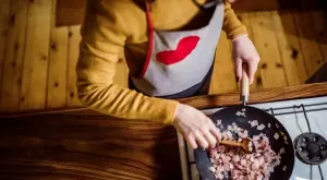 Какво се случва с месото, когато го готвим?