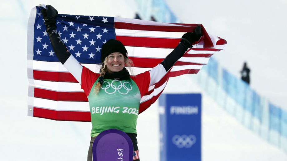 Американката Линдзи Джакобелис спечели олимпийското злато в дисциплината сноубордкрос на