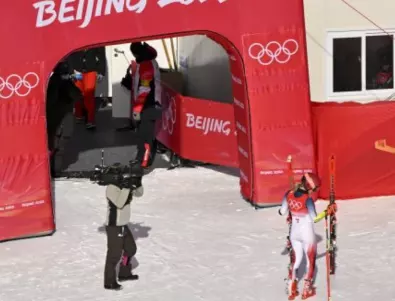 Скиорката ни Ева Вукадинова се размина на косъм със сериозен инцидент на Олимпиадата в Пекин