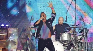 Coldplay направиха премиерата на видеото към Let Somebody Go сърцераздирателният