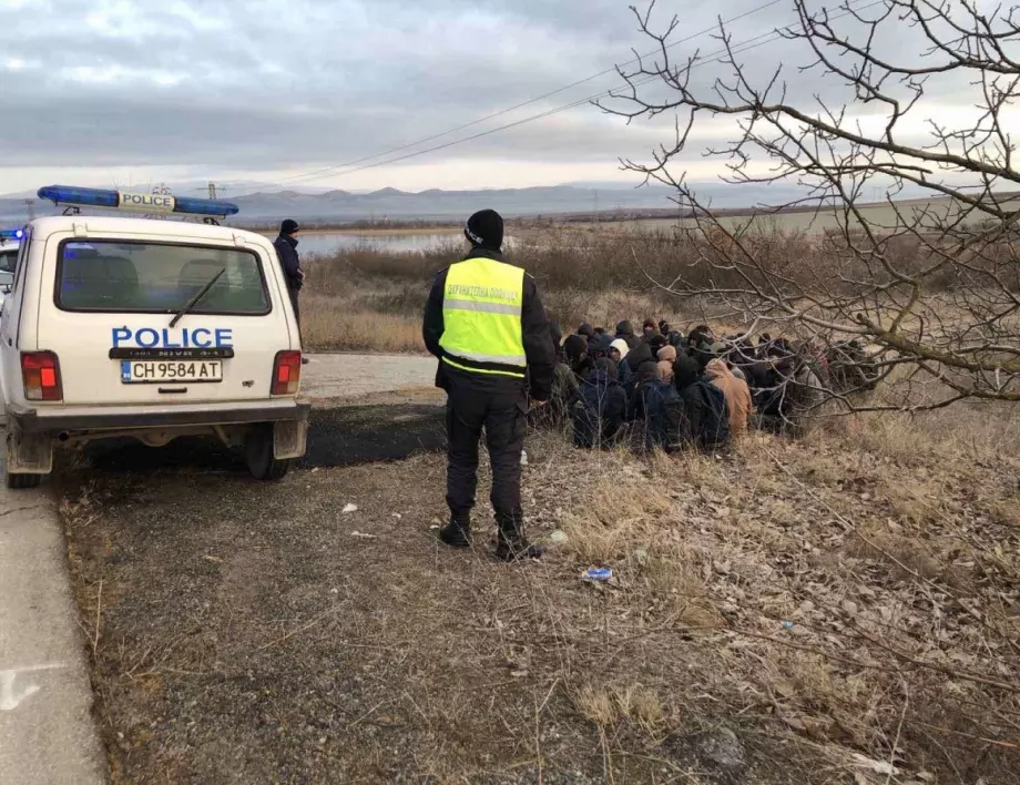 Разбиха престъпна група за трафик на мигранти, задържани са седем души