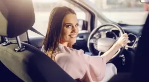 Защо опитните шофьори търкат стъклата на колата със суров картоф?