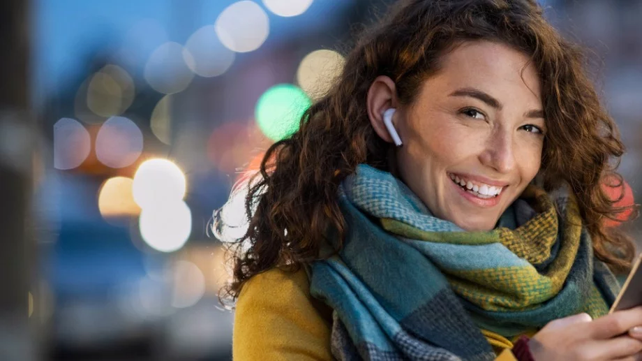 Вечерен виц: Влиза един в банката и крещи