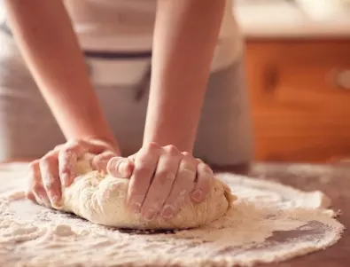 Рецепта за уникално вкусно хлебче със зелени подправки и сирене