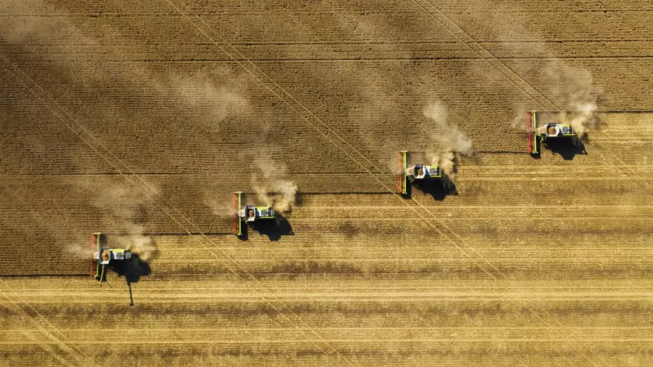 До дни изплащат помощите на земеделците, пострадали от природни бедствия