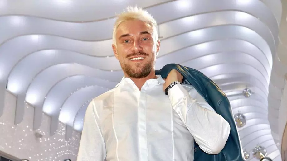 Романтика: Ето как Миро честити на Елица годишнината им (ВИДЕО)