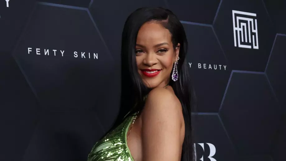 Риана за първи път показа сина си (ВИДЕО)