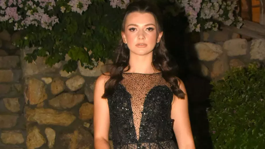 Ния-Косара от „Ергенът” е истинска изкусителка в живота (СНИМКИ)