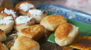 Каква е разликата между бухти и мекици