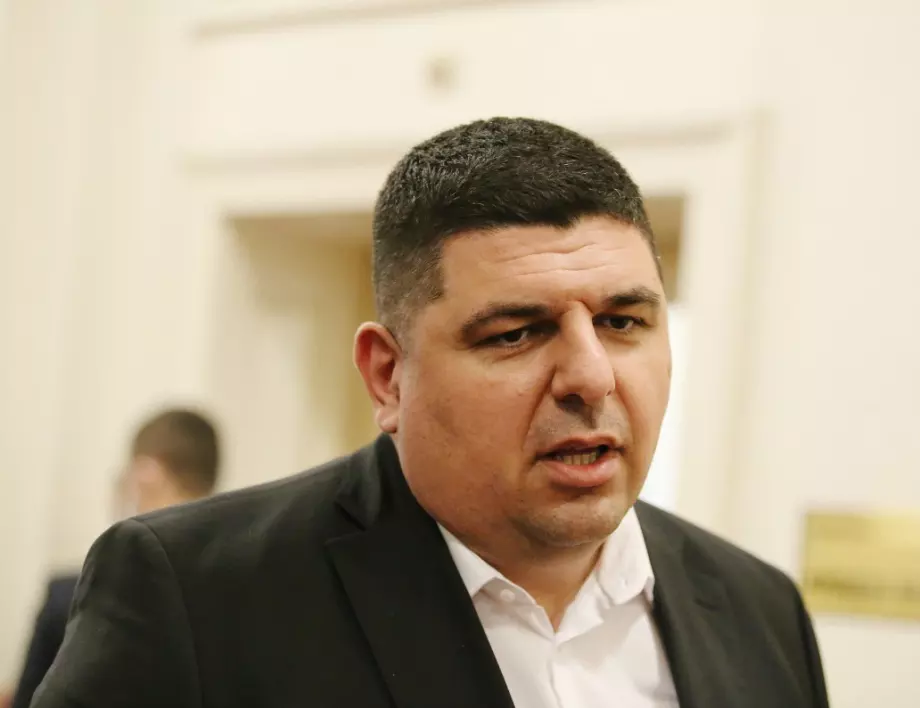 Иво Мирчев: Енергийният министър трябваше да спи пред вратата на гръцкия си колега, за да подсигури слотове