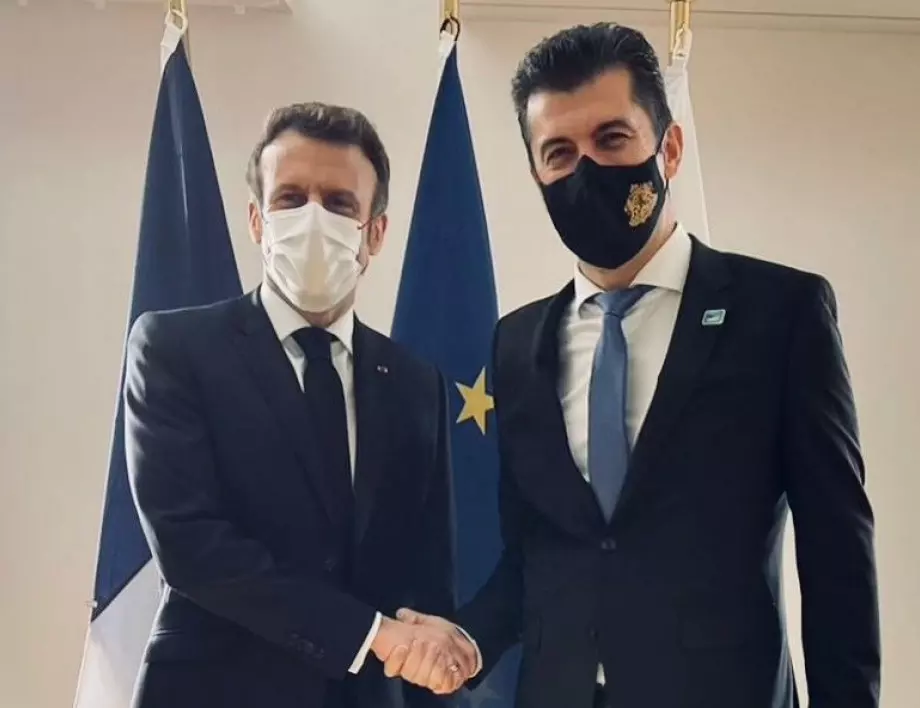 "Политико": "Прав ти път, ДПС?" - Петков на среща на евролибералите в Брюксел 