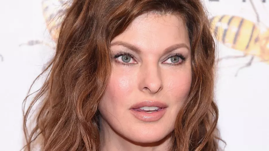 Линда Еванджелиста с шокиращи признания за личния си живот