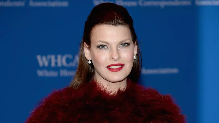 Отново на фокус: Прераждането на неукротимата Линда Еванджелиста