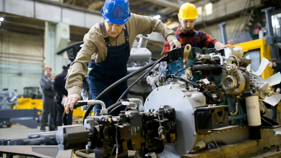 Българското производство продължава да се свива