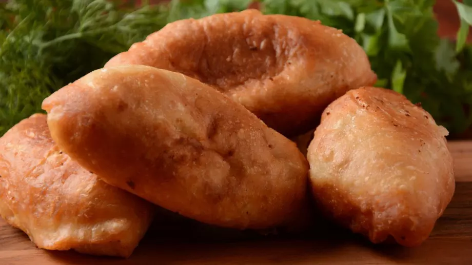 Топят се в устата: Пирожки със сирене като от нашето детство