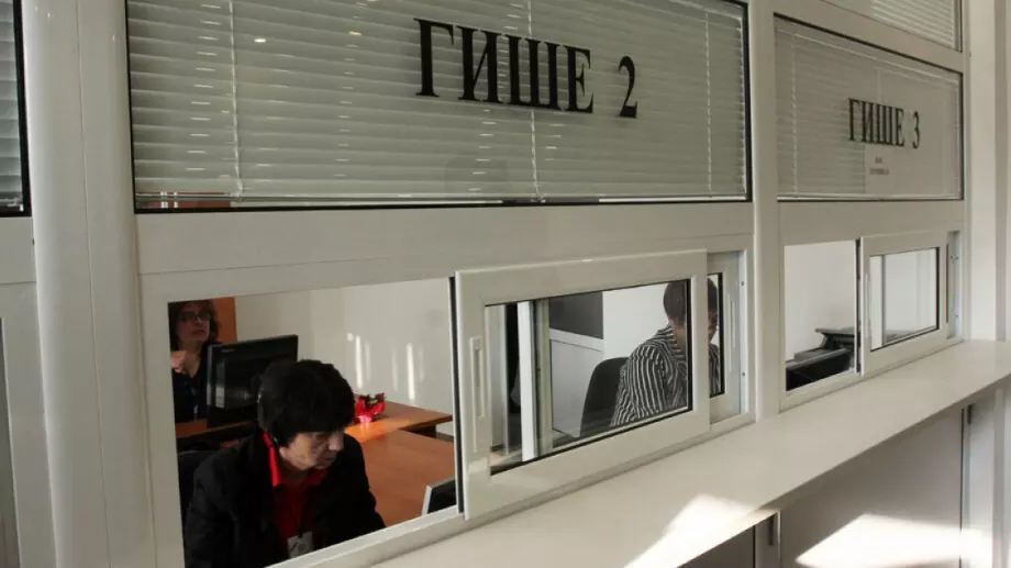 Стотици милиони ще струва пенсионирането на чиновниците