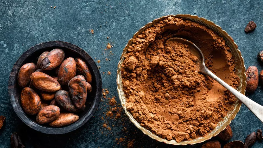 Какаото бори упоритата кашлица