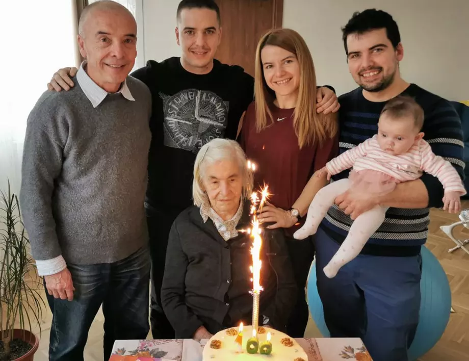 Доц. Мангъров отбеляза 100-годишния юбилей на своята майка