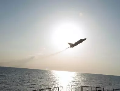 Украински ракетен удар порази два руски търговски кораба в Азовско море 