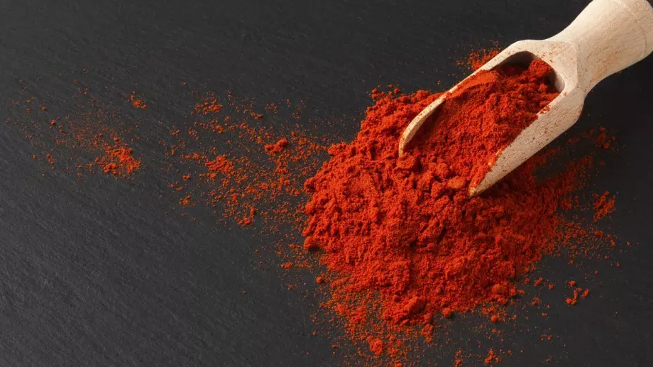 7 необичайни, но гениални приложения на червения и черния пипер