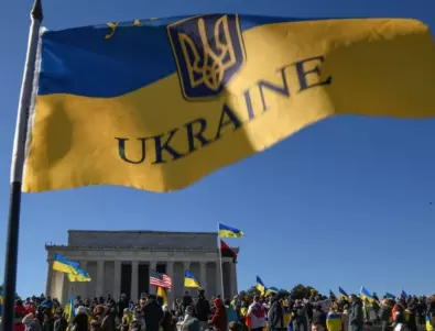 Хит в мрежата: Кореспондент в Киев предава на 6 езика за кризата в Украйна (ВИДЕО)