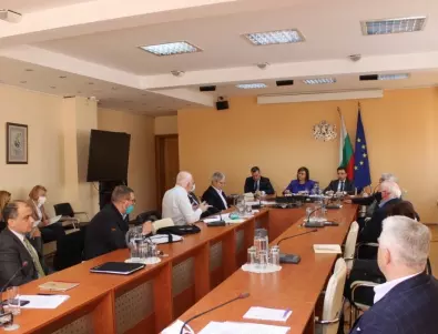 Министър Нинова и КНСБ ще работят заедно в 10 отраслови съвета