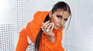 Анелия се сгоди, показа пръстена (СНИМКА)