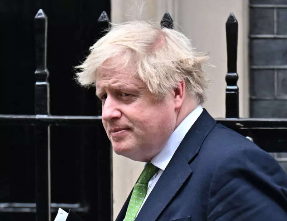 Още двама британски министри подадоха оставка