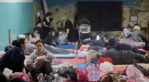 Украинските майки, чиито живот продължава в бункерите (СНИМКИ)