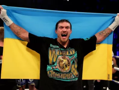 Докато всички напускат Украйна, боксовият шампион Усик се прибра да спре Русия