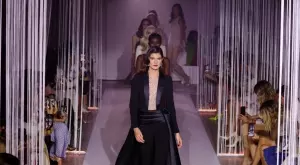 "Слънчевите очила крият сълзите": Седмица на модата в Милано по време на война