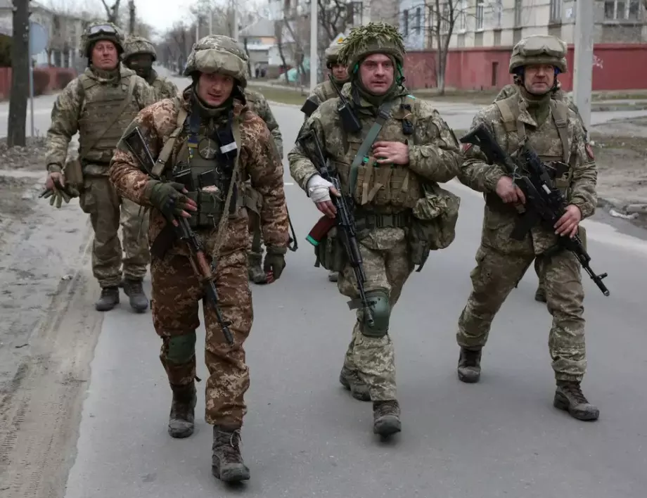 Всички на бой: Украйна вкарва и затворниците във войната с Русия
