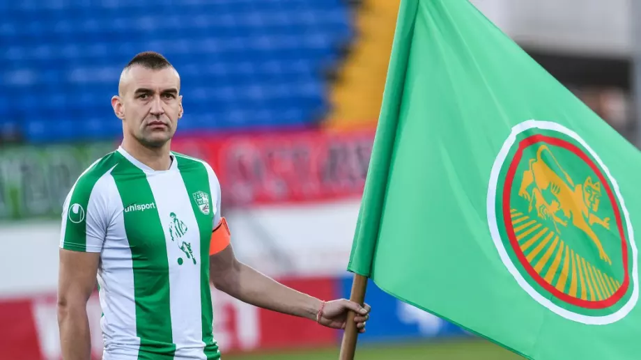 Камбуров - единственият българин, по-възрастен от двамата треньори в мач