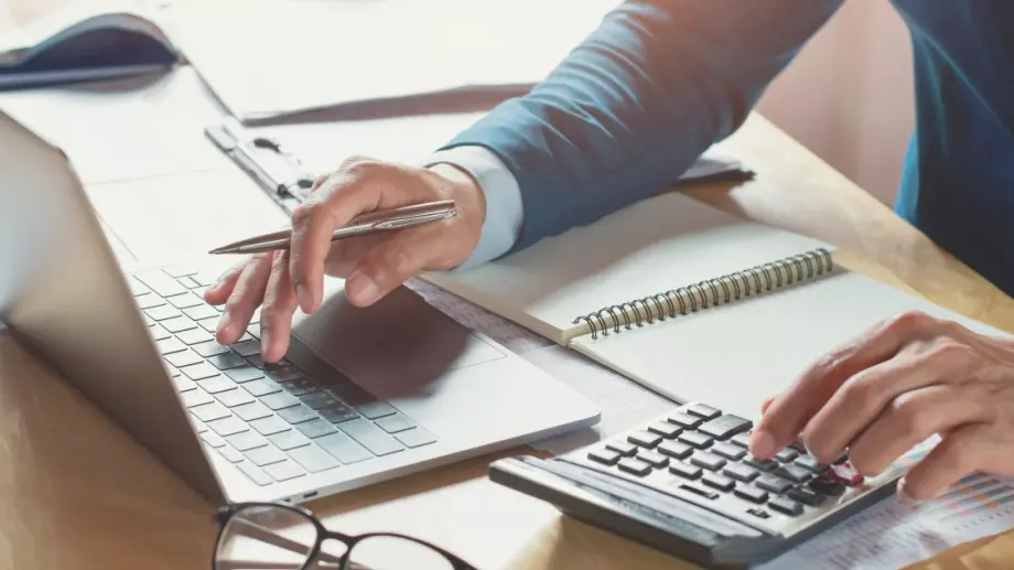 Странни доходи се появиха в попълнените от НАП данъчни декларации