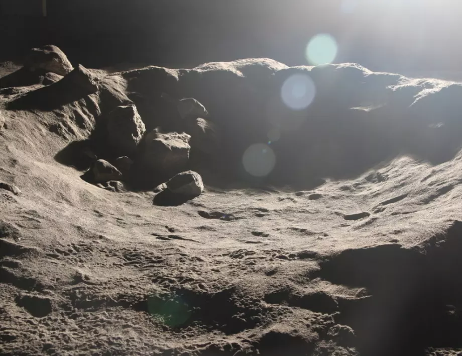 Отломки от неизвестна ракета се разбиха в Луната
