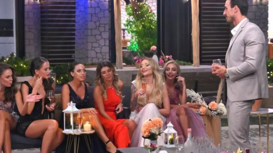 Една от жените в "Ергенът" призна, че е девствена (СНИМКИ)